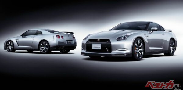 2007年10月に発表、12月より販売が開始されたR35