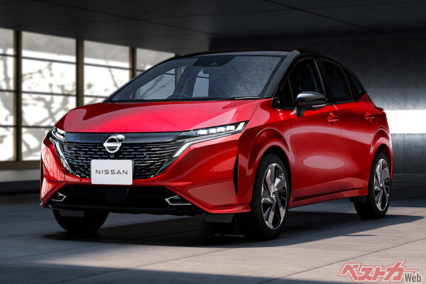こちらが2024年5月までの前期型ノートオーラ。その低走行中古車は多数流通している