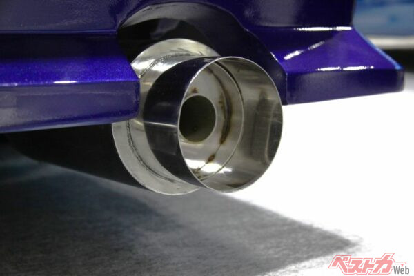 マフラーも学生たちの手によって1から製作されている