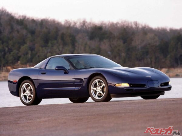 最後まで生産されていたリトラクタブルヘッドライトモデルはシボレー コルベットの6世代目（C6）。