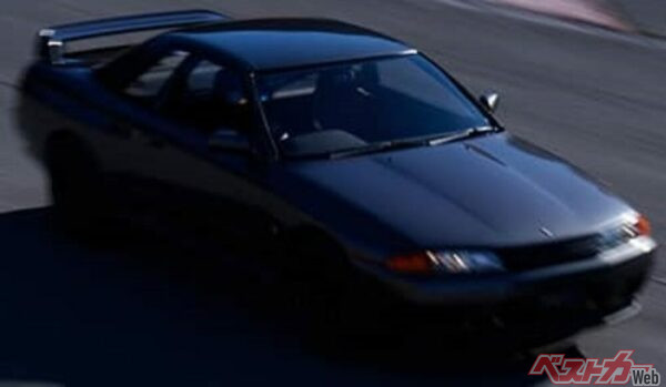 R32EVの走行シーン。日産のレジェンドテストドライバー、加藤博義氏の意見も聞きながら進めているそう