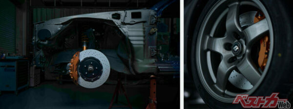 重量アップに合わせ、制動力強化のためR35用ブレーキシステムを搭載。キャリパーを納めるため、ホイールサイズも18インチへアップした