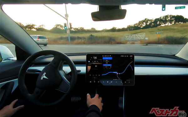 駐車場所の誤判定などはあるものの、テスラのFSD13.2は完全自動運転を予感させる存在