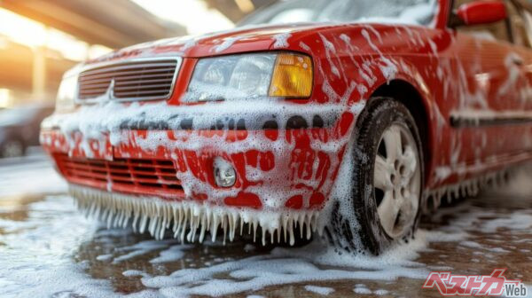 サスペンションのアームをはじめとする下回りの洗浄も徹底して行うべき項目だ