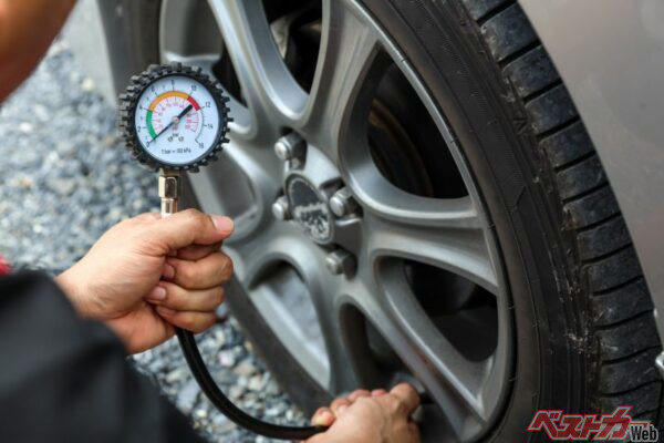 気温が寒い地域では空気圧が低くなっている傾向にあるので、適正値より高めに設定を