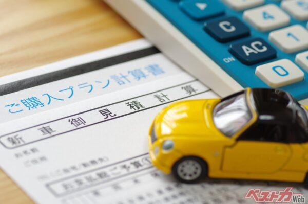 公的な料金は変わらないが、手数料等は店舗や地域によって異なる（KATSU@Adobestock）