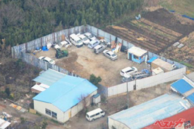 作業員宿舎と鉄板等で囲まれたヤード。出典：千葉県警