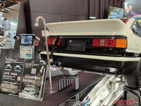 スノーケルを装着したAE86を東京オートサロン2025にてお披露目