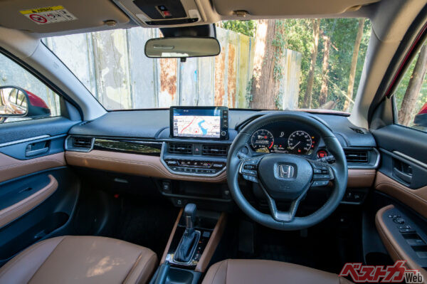 最上級グレードのZ+は、内装色をブラウンに変更。質感、高まります!