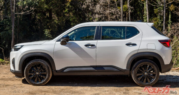 Zの特別仕様車BLACK STYLEのサイドビュー。伸びやかな真横からのデザインもいいんですよ