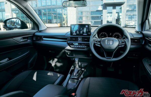 BLACK STYLEの内装は、車名同様に「黒」です。気分アゲアゲ!