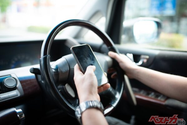 [バブル]時代は平気でながら運転していたの!?　今ならヒヤヒヤ案件すぎる件