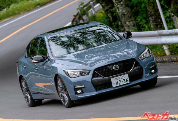 スカイライン史上最強の405psを発生する3L、V6ツインターボエンジンを搭載するスカイライン400R