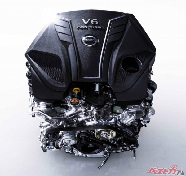 日産バッジが入った3L、V6ツインターボが搭載される400R