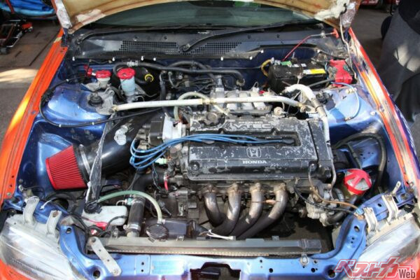 型式こそ同じB18CでもインテR用の”赤ヘッド”とは細部に違いが