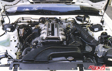 発売当初は2LとV6のほか、ロータリーエンジンも用意された