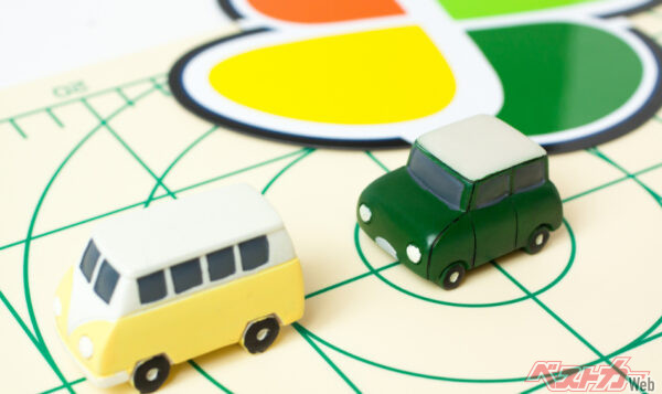 クルマの運転に重要な脳機能。高齢になるとその衰えが気になるが、「脳の萎縮(老化)、仕方がないとあきらめる必要はありません」と専門医の塚本 浩先生