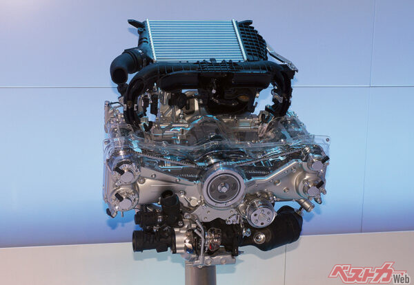 2L直噴ターボのDIT。スペックは300psだが動力性能の印象はそれ以上のパワフル&トルクなフルエンジンだ