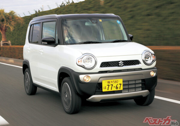 大型タイヤを装着しベースであるワゴンRとひと味違う走り。燃費のよさと室内空間の広さはワゴンR譲り