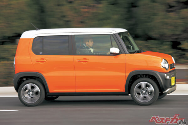 加速感などはワゴンRと同レベルだが、雰囲気はまったく異質の世界だ