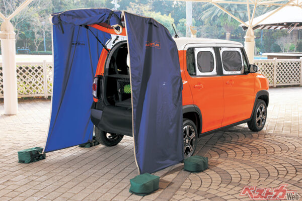 キャンプにも！ ターボとNA、FFと4WDをラインアップし、さらに一部グレードにはCVTのほかMTも設定される。用途や使い方によって多彩な組み合わせからチョイスできるのも魅力