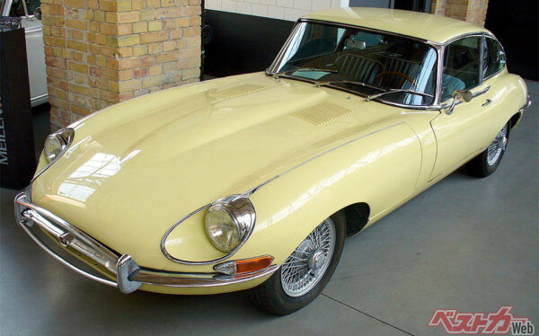 ジャガーEタイプ