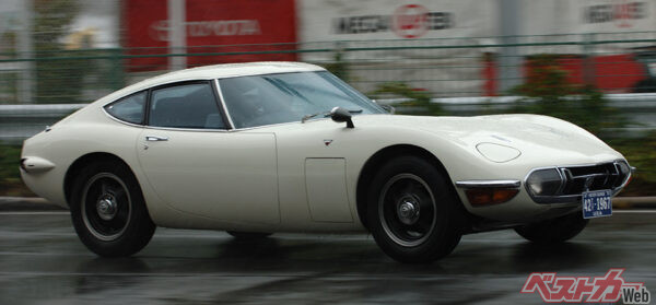 トヨタとヤマハの共同開発によって誕生したトヨタ2000GT。1967年5月から1970年8月の生産終了まで生産台数は337台にすぎない