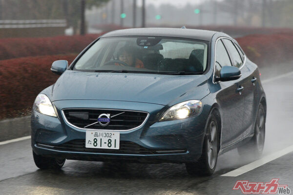 ボルボV40のポールスターパフォーマンスパッケージは専用のエンジンプログラミングで20psアップ