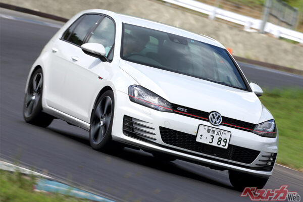 GTのお手本ともいうべきゴルフGTI。搭載される2L、TSIエンジンはデュアルインジェクションシステムを採用
