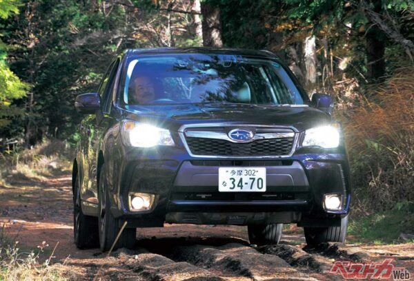 4WD性能ではフォレスターがリードするフルタイム4WDを基本とするフォレスターの4WD性能はライバルを一歩も二歩もリードする