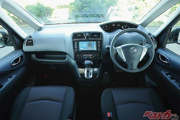 セレナ…メーター類を上方かつ奥まったところに配置することでナンバーワンの視認性を実現