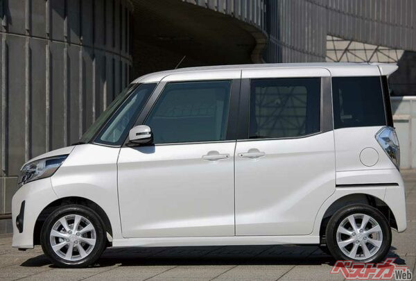 全高の1775mmはN-BOXより5mm低いが、室内高は同じ1400mmを確保し、クラストップの数値をマーク（画像はeKスペース カスタム）