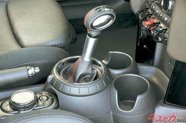 新開発の6ATは現行から効率性やシフト快適性を向上