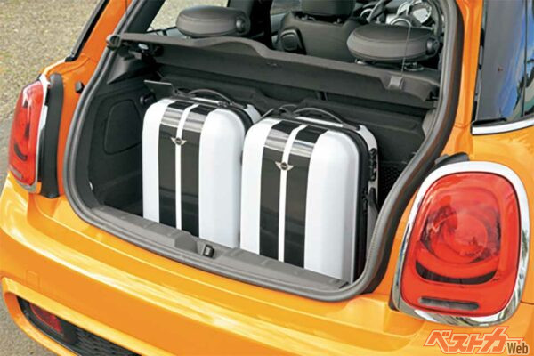 ラゲッジルーム容量は現行モデル比51L増の211Lを確保