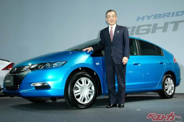 2009年2月5日 2代目インサイト発表会。初代との関連性は「両車ともにハイブリッド車」ということ以外まったくなく、車名だけ受け継いだ、といっていい