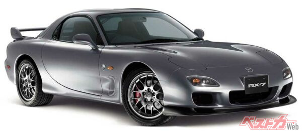 美しいスタイルにどこまでも回るロータリーエンジンを搭載したFD3S型RX-7の魅力は今も色褪せない