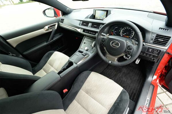 “バージョンL”の本革シートに新採用のトパーズブラウンが鮮やか