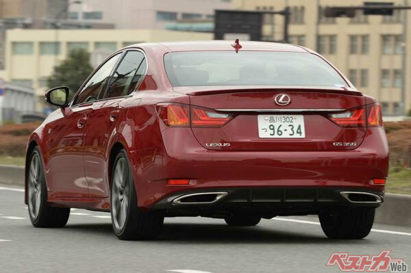 試乗したのは19インチタイヤを標準装備するFスポーツ。8速ATとの相性もよく、鋭い加速から静粛なクルージングまで堪能した