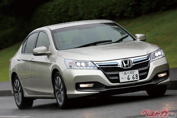 アコードハイブリッド（365万～390万円）…ハイブリッドで世界一に君臨していたトヨタのTHSIIの牙城を切り崩したのが、ホンダ初の2モーターハイブリッドを搭載したアコードハイブリッドだ