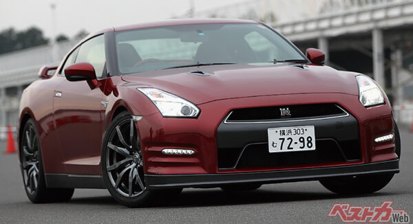 GT-R（905万1000～1011万1500円）…世界最強のパワー追求型ターボエンジンに君臨するGT-R。強烈なポテンシャルを毎年のように改良しているのも凄い