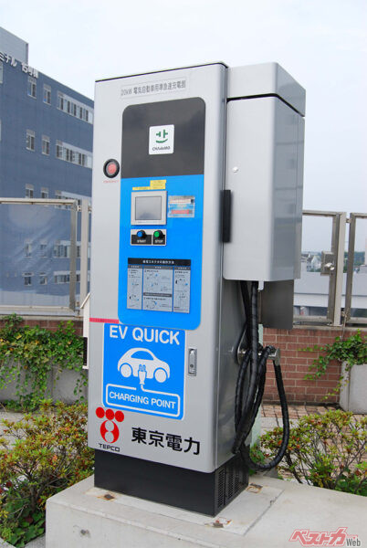 年間500基ペースで増加していた急速充電機が、2015年3月には約3万6000基になる!? EVも一気に増えるかも?