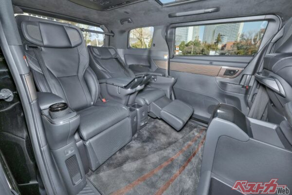 スペーシャスラウンジは4人乗り。ファーストクラスのような室内空間を実現