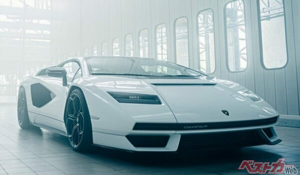 最近登場のカウンタック LPI800-4(2022年)。いやもう……カッコよすぎ。もちろんコチラも消しゴムになってます!!