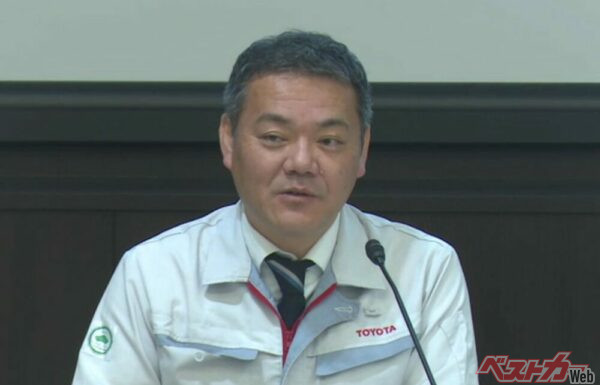 会見に登壇するトヨタ総務・人事本部本部長、東崇徳氏