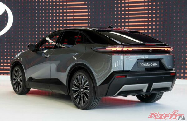 一文字テールを採用するリア回り。なかなかスタイリッシュでカッコいい