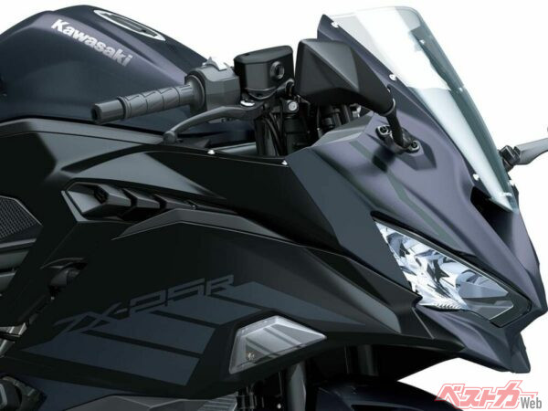 2025年新型「ZX-25R SE」は新色登場！4/26より99万2200円で発売 ミステリアスグレーで印象一新