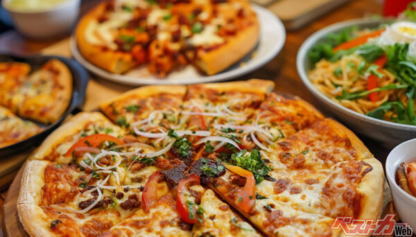 うおおおおお! うまそうじゃ!! 地域や店舗によるが、飲食代金が割引になる場合が多いという。お得にいただきます~。