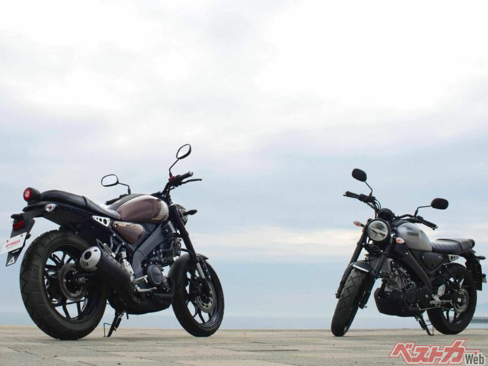 XSRシリーズ初の原二クラス・XSR125。2025年モデルではブラウンが新登場、シルバーもトーンを見直すカラーチェンジを受けた。
