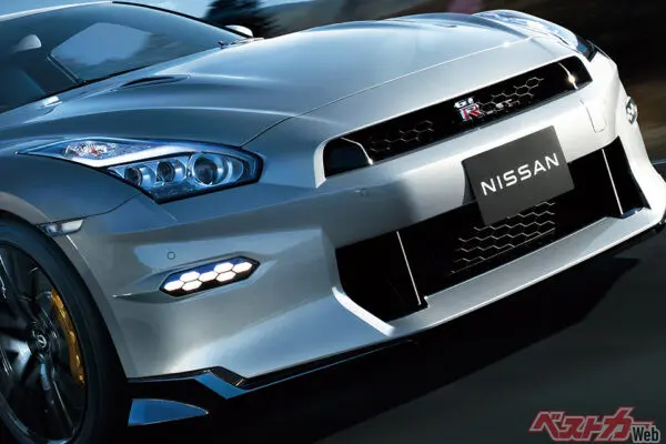 やっぱり[GT-R]ってスゴイ!!　確かに設計は古いけど！　名だたる[国産車]より勝るワケ