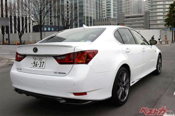 2014年モデルでは、デイライト機能付きLEDクリアランスランプを採用するなど外観の小変更を行っている